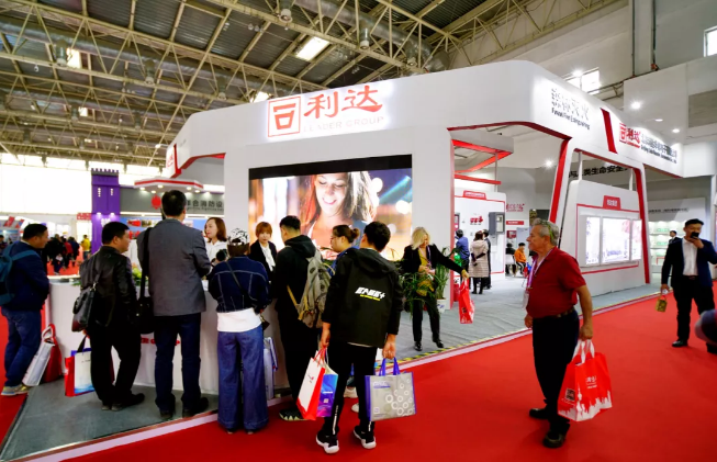 <a href=http://www.lidafw.com target=_blank class=infotextkey>利達(dá)</a>LD8000系列森林滅火電磁炮驚艷亮相2019北京國際消防展-黑科技震撼全場(chǎng)